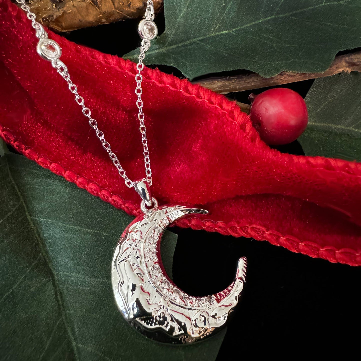 Hare Moon Necklace | Silver.