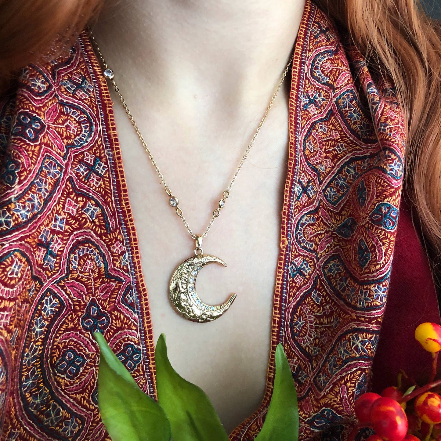 Hare Moon Necklace | Gold.