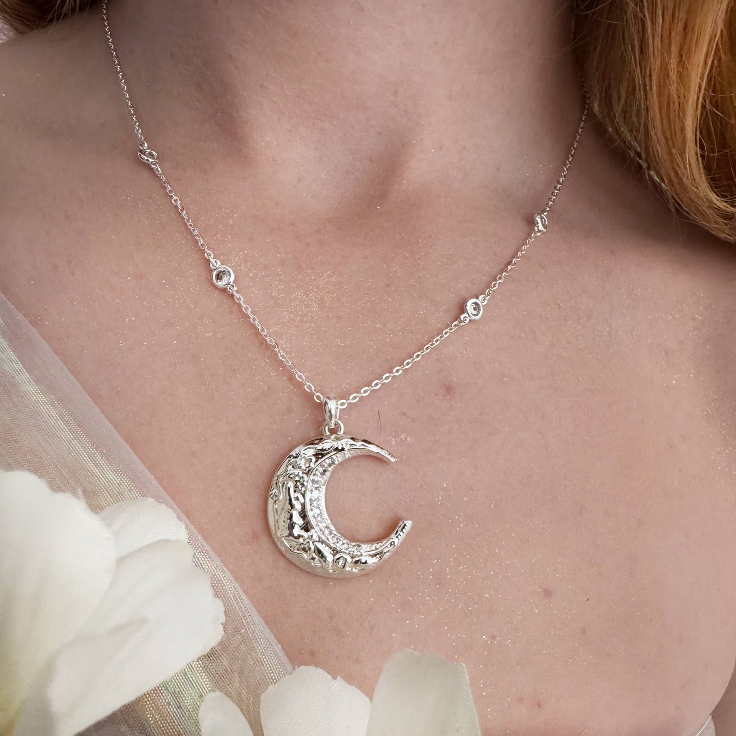 Hare Moon Necklace | Silver.