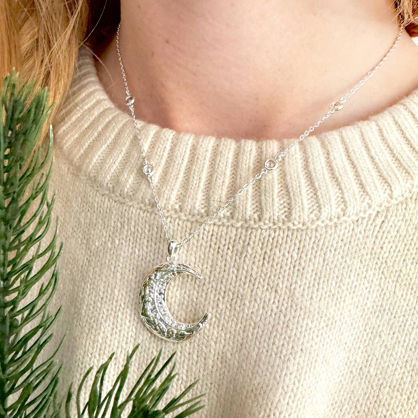 Hare Moon Necklace | Silver.