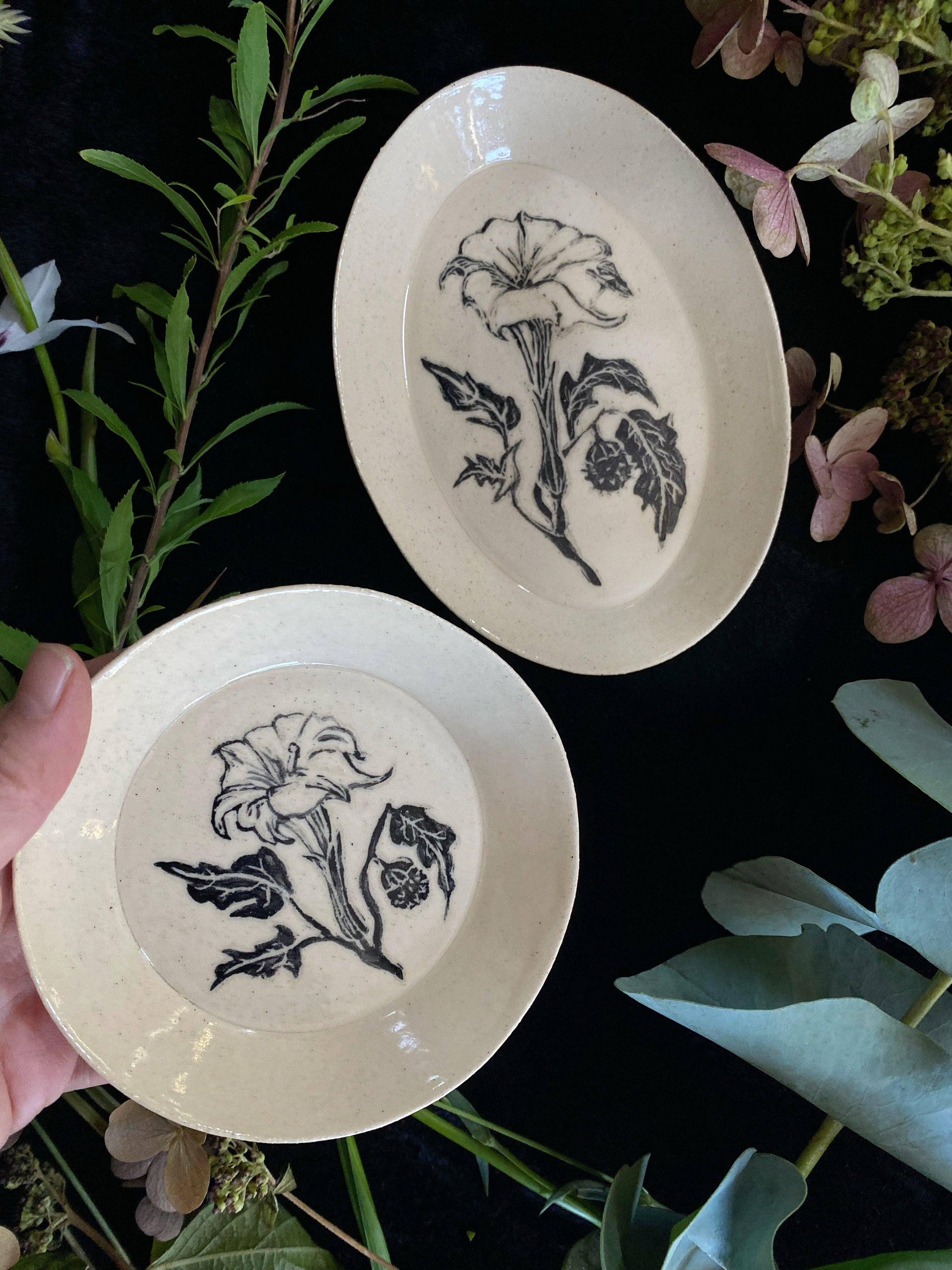 Datura Ceramic Offering Plate | Oval.