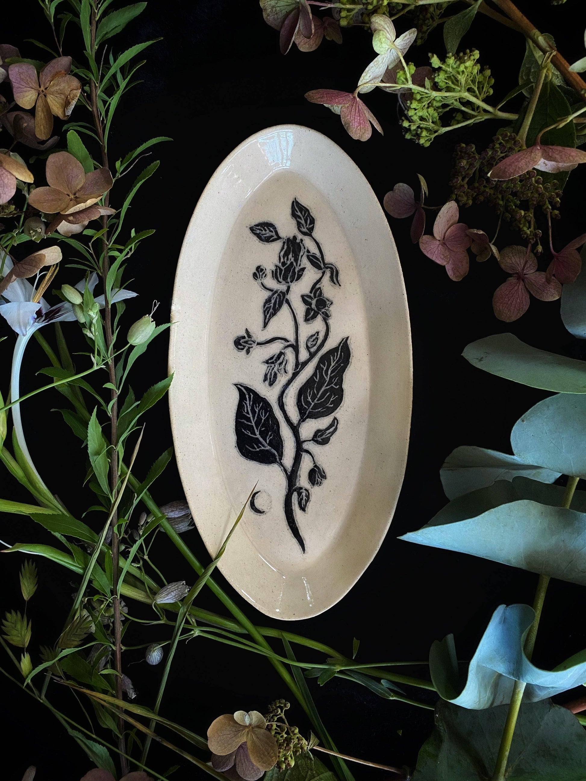 Belladonna Ceramic Offering Plate | Oval.