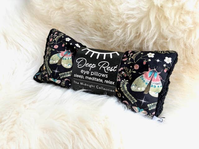 Deep rest eye pillow by Little Man.